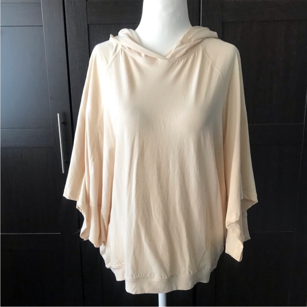 Haute Hippie Cream Poncho Hoodie Top - New And Never Worn - Size Medium